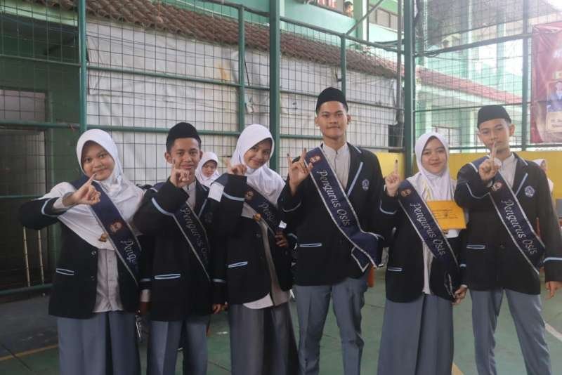 Semarak Demokrasi Pelajar! Pemilihan Ketua dan Sekretaris OSIS MAN 1 Cianjur Berlangsung Meriah